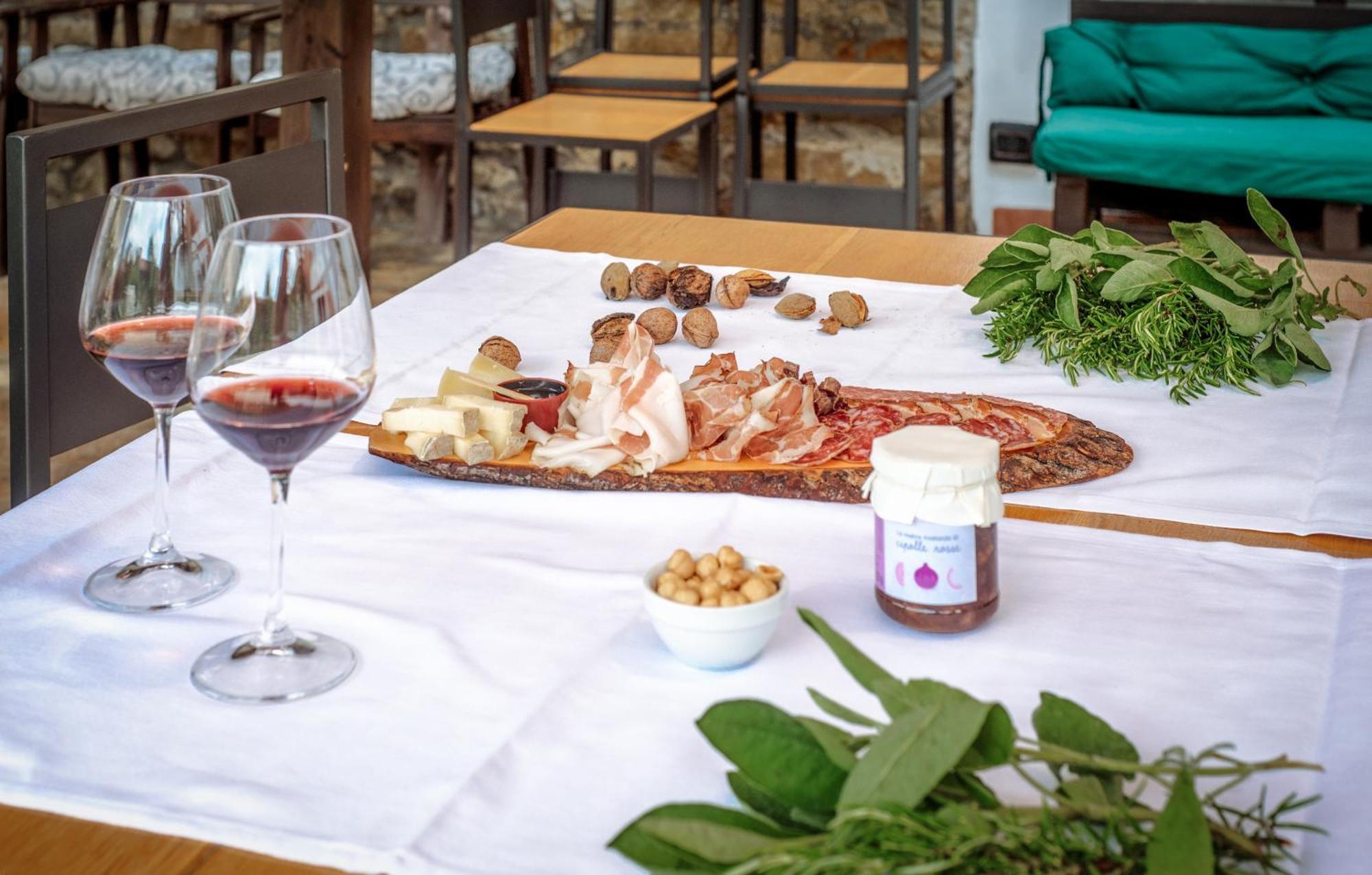 Agriturismo Tenuta San Giuseppe Cossano Belbo Eksteriør billede
