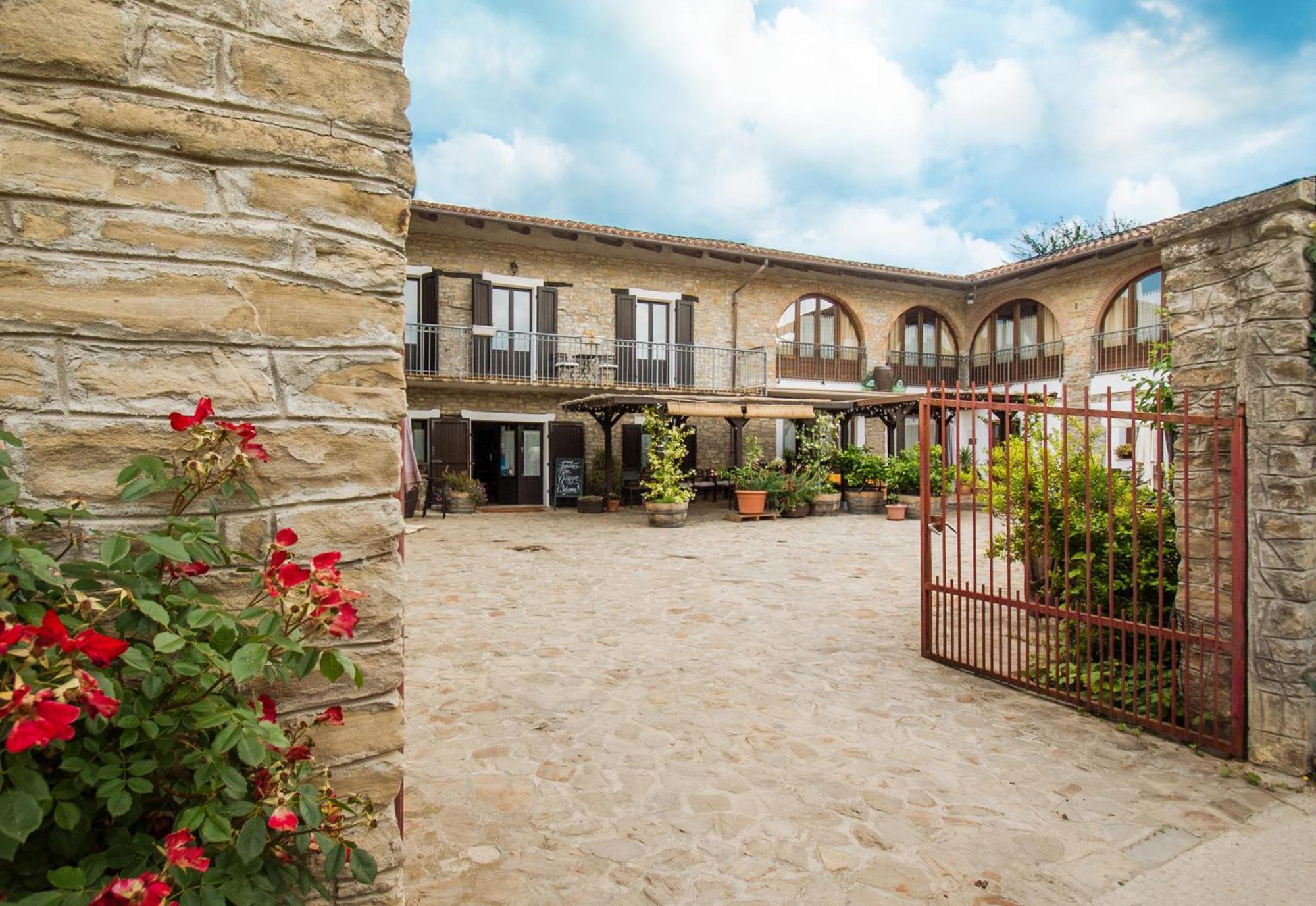 Agriturismo Tenuta San Giuseppe Cossano Belbo Eksteriør billede