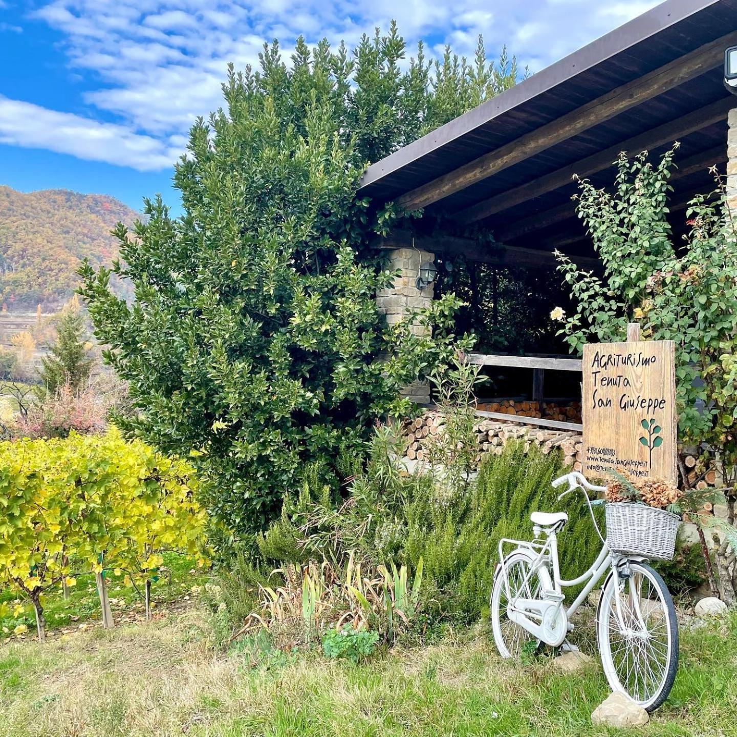Agriturismo Tenuta San Giuseppe Cossano Belbo Eksteriør billede